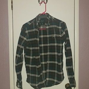 AMERICAN EAGLE button down long sleeve plaid shirt